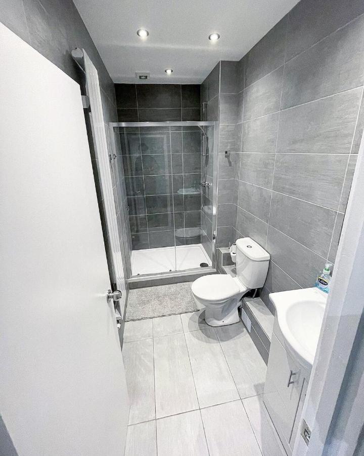 Ak Serviced Apartments - Exclusive Two-Bedroom Apartment كارديف المظهر الخارجي الصورة